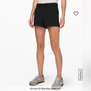Lululemon On the Fly Mid-Rise Short 2.5”
